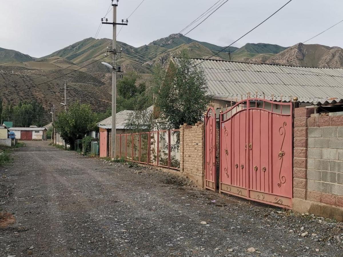 Naryn Guest House ภายนอก รูปภาพ
