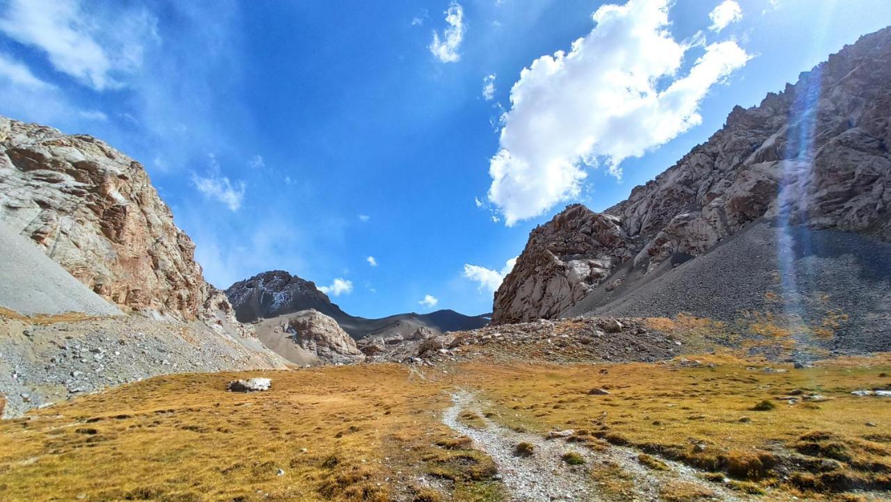 Naryn Guest House ภายนอก รูปภาพ