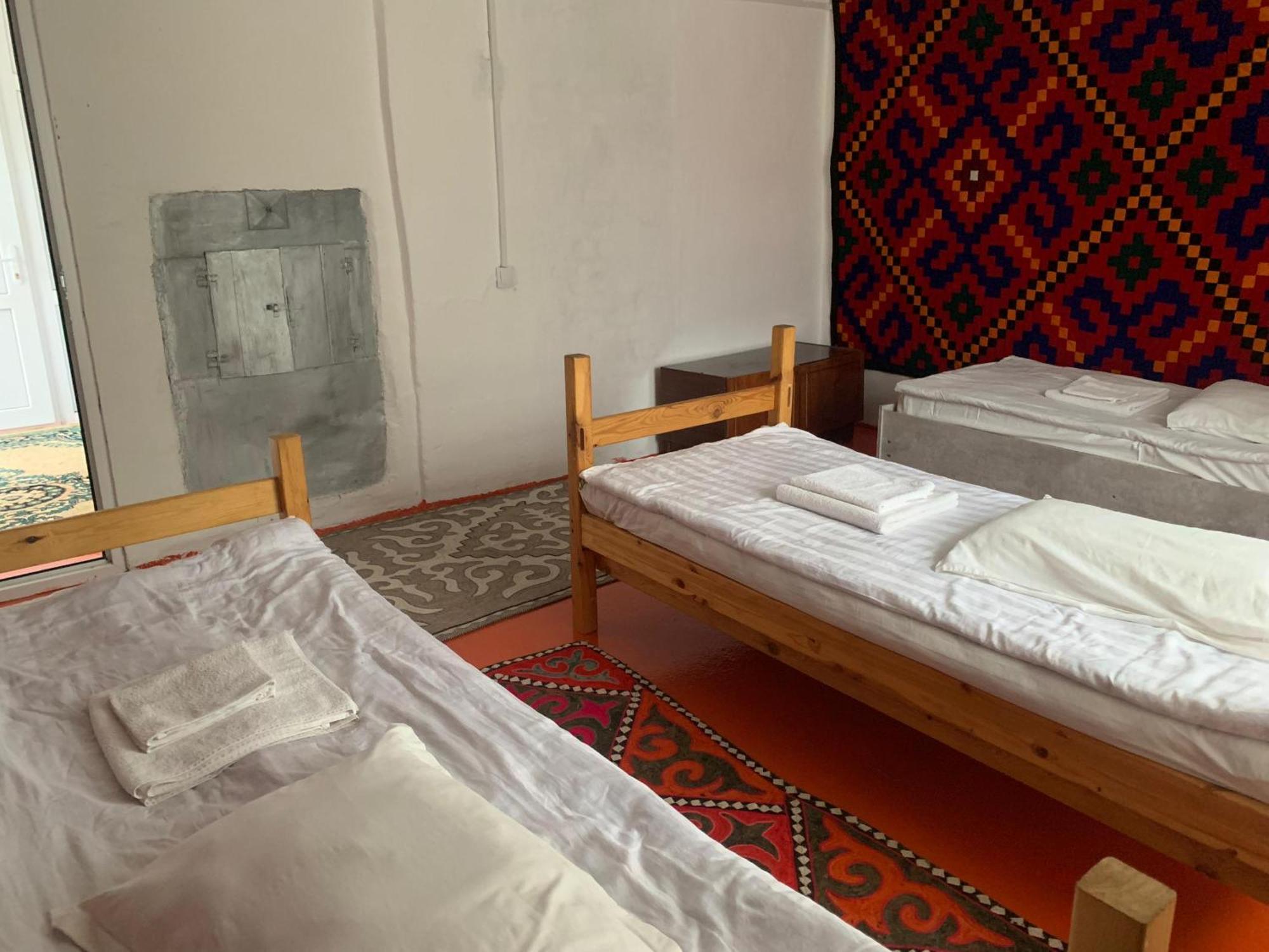 Naryn Guest House ภายนอก รูปภาพ