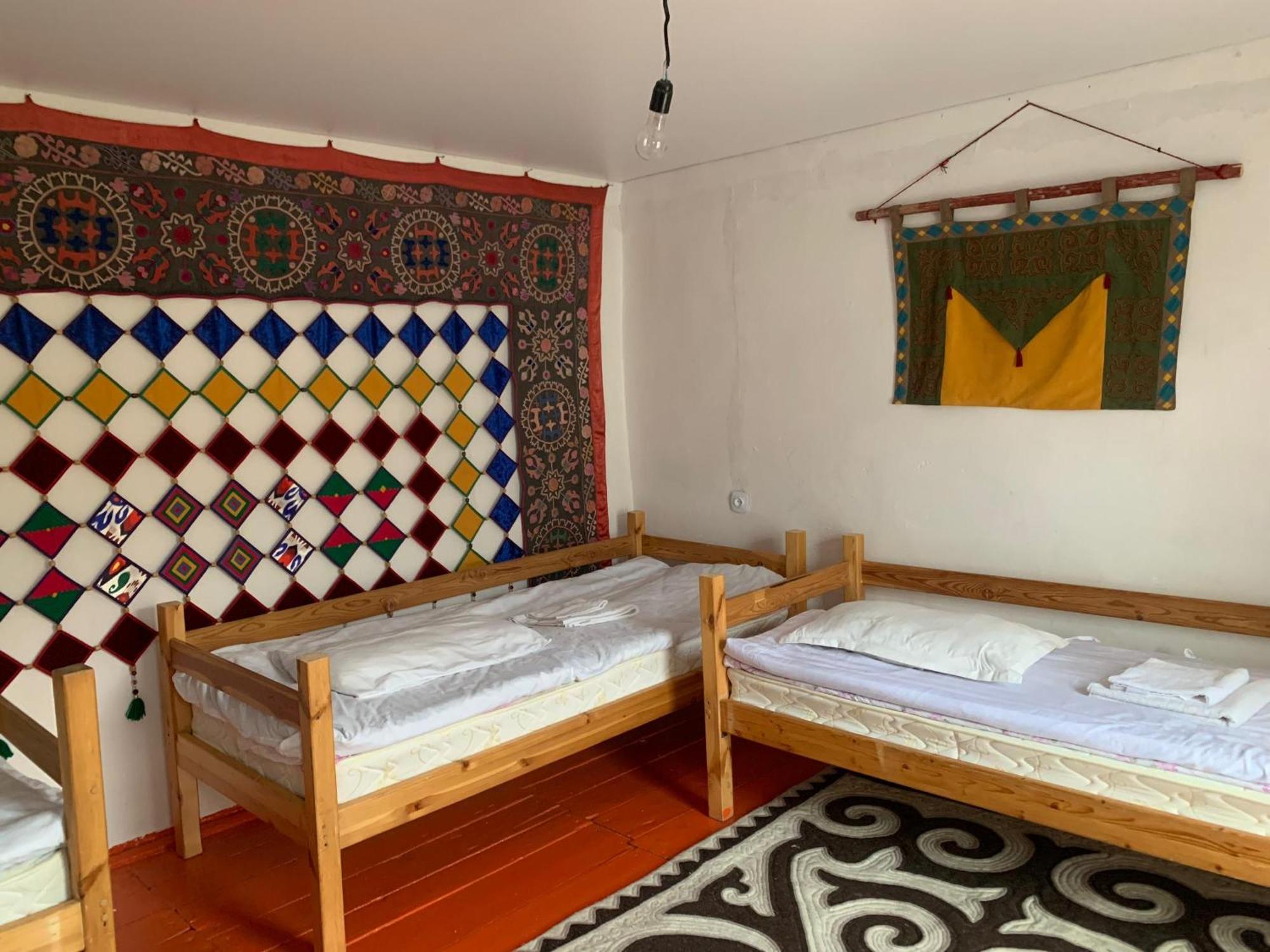 Naryn Guest House ภายนอก รูปภาพ
