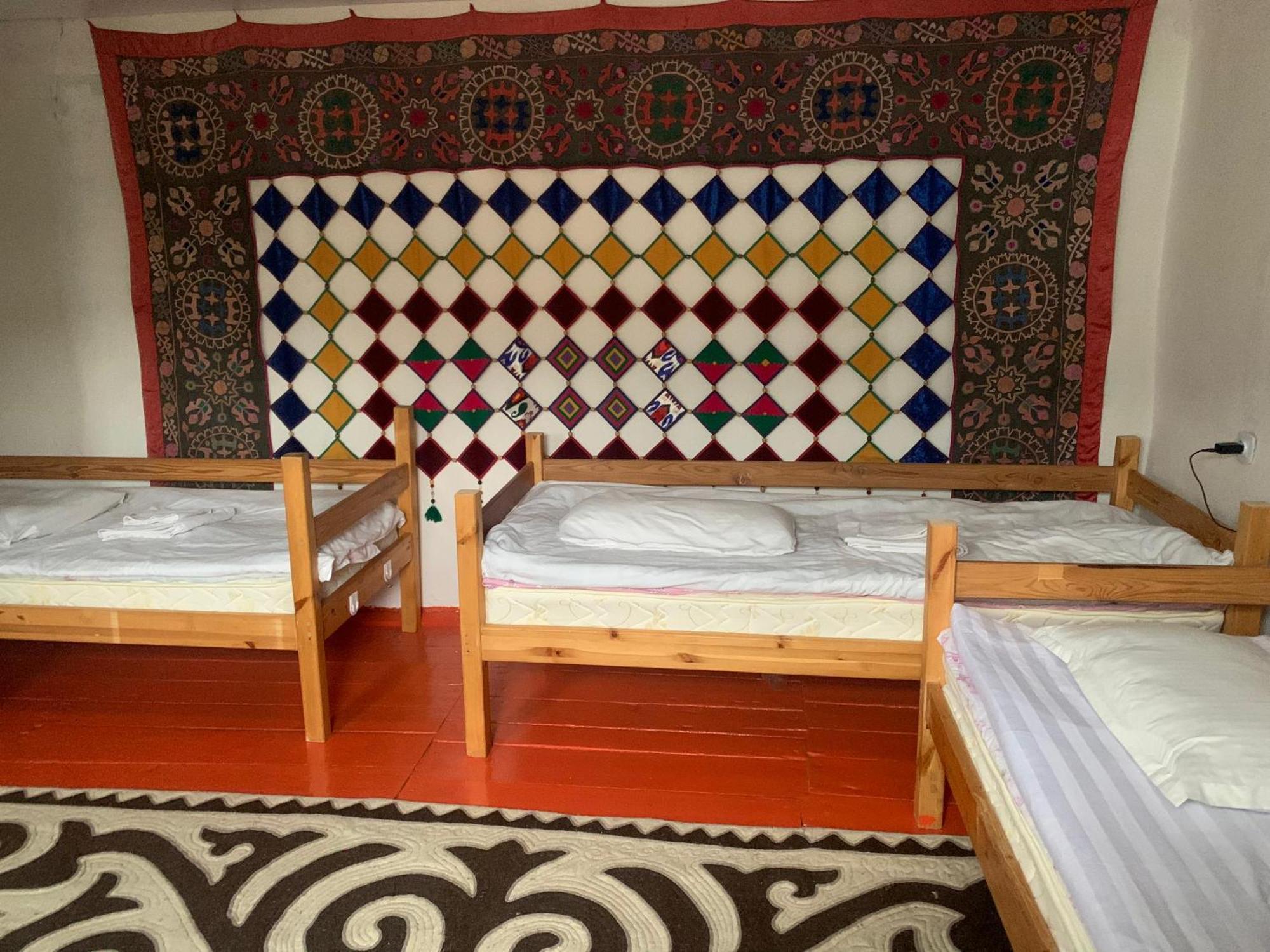 Naryn Guest House ภายนอก รูปภาพ